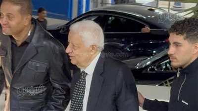 حسن شحاتة ومرتضى منصور يصلون إلى عزاء هاني شاكر