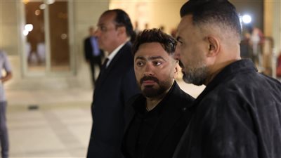 وسط حشد فني كبير، وصول تامر حسني وأنغام والحجار لتقديم العزاء في هاني شاكر
