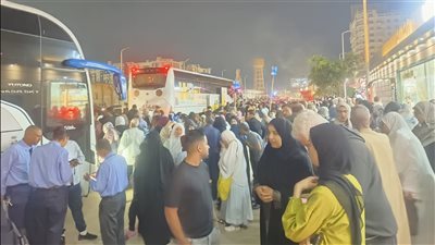 انطلاق أول أفواج حجاج التضامن بالدقهلية من مطار القاهرة (فيديو وصور) 