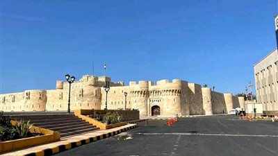 الإسكندرية تتزين لاستقبال السيسي وماكرون، برج العرب وقلعة قايتباي في أبهى صورها 