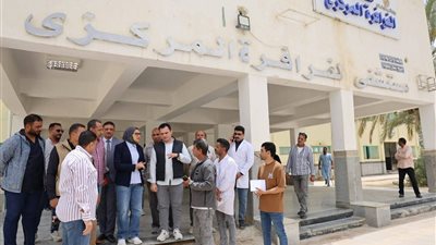 محافظ الوادي الجديد تتابع الخدمات الصحية بمستشفى الفرافرة المركزي
