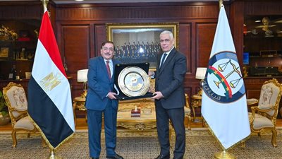 النائب العام يستقبل رئيس محكمة استئناف أسيوط لبحث تعزيز التعاون القضائي