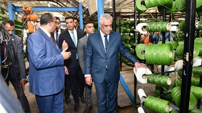 3 وزراء يتفقدون شركة 