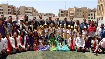 محافظ القليوبية والسفير الآذري يتفقدان مدرسة 