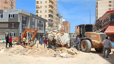 سقوط سيارة مياه في هبوط أرضي بمنطقة الشعشاعي بعلم الروم في مطروح