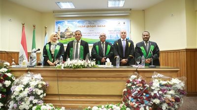 وزير الصحة يشارك في مناقشة رسالة دكتوراه حول «100 مليون صحة» 