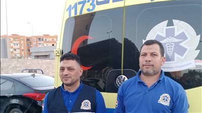 فريق إسعاف بالإسماعيلية يجري عملية ولادة ناجحة داخل السيارة بأبو صوير