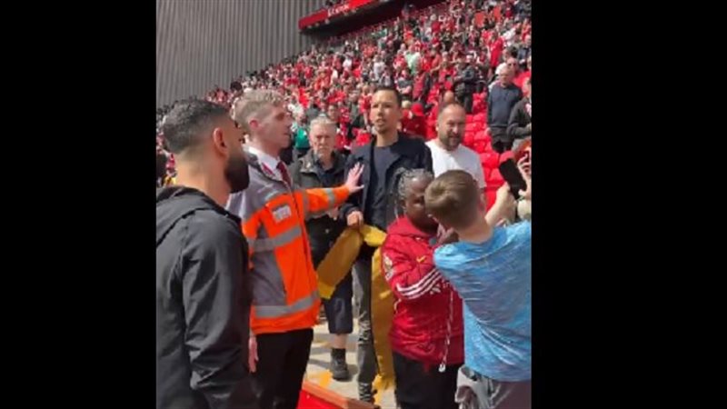 محمد صلاح يتجاهل