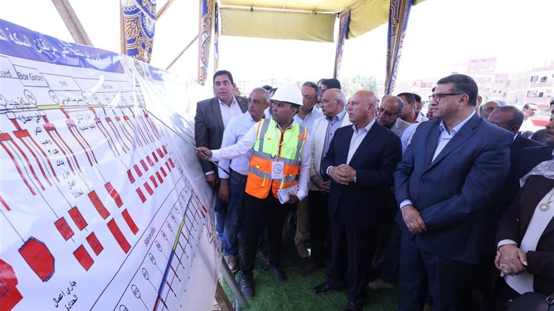 وزير النقل يشهد التشغيل