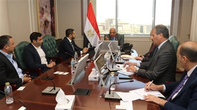 وزير الكهرباء يبحث خطط ترشيد استهلاك التيار والطاقة المتجددة 