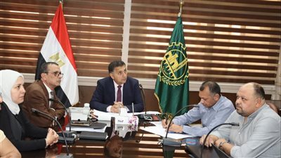 محافظ القليوبية يتابع معدلات تنفيذ غرفة الأزمات التبادلية لدعم الشبكة الوطنية للطوارئ 