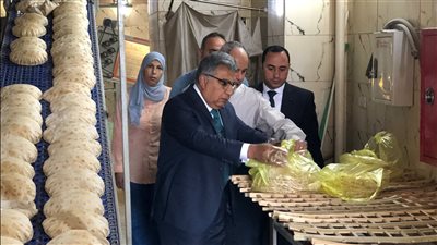 في جولة مفاجئة بالمنصورة، محافظ الدقهلية يوجه تحذيرا بشأن صرف حصص الخبز (صور)