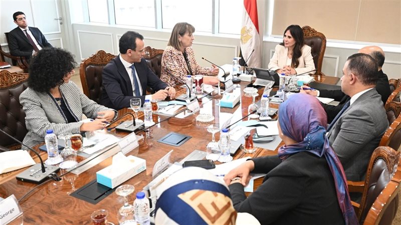 وزيرة الاسكان خلال