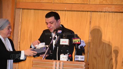 مصطفى كامل ينهار بالبكاء على المسرح في حفل تأبين هاني شاكر (فيديو وصور)