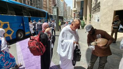 بعثة القرعة تواصل تفويج الحجاج من المدينة المنورة إلى مكة وسط متابعة ميدانية (فيديو)
