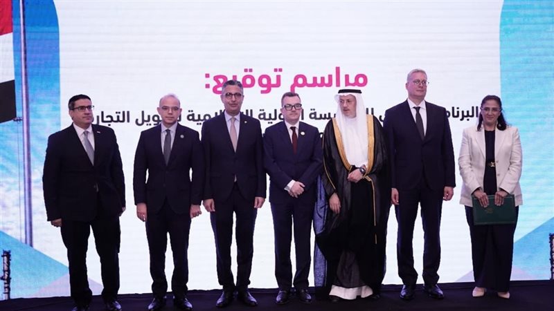 جانب من توقيع الاتفاقية