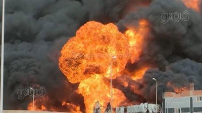 حريق هائل يلتهم مصنعي بويات وكرتون بالعاشر من رمضان وإصابة 12 شخصا (صور)