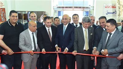  حسام الدين فوزي ورئيس جهاز تنمية المشروعات يفتتحان معرض أوكازيون دمياط بالقاهرة