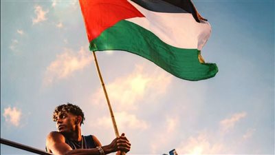 فعل شيئا نفخر به، رئيس وزراء إسبانيا يصفع إسرائيل بعد واقعة لامين يامال والعلم الفلسطيني
