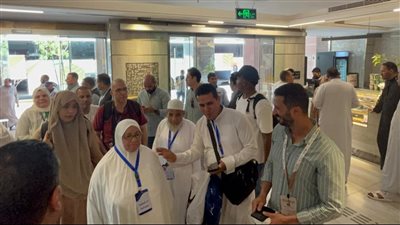 بدء تفويج حجاج السياحة من المدينة إلى مكة استعدادا لأداء الشعائر