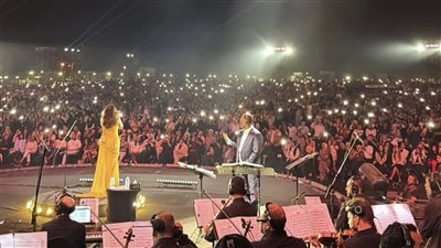 سقوط جزء من المدرجات في حفل أنغام بالأرينا والجمهور يرفض المغادرة