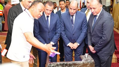 خلال زيارته إلى كيما أسوان، وزير العمل: جاهزون لتأهيل الشباب وتوفير الحماية للعمالة غير المنتظمة
