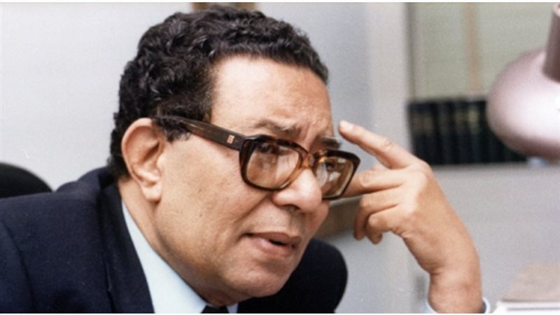 الكاتب الصحفى أحمد