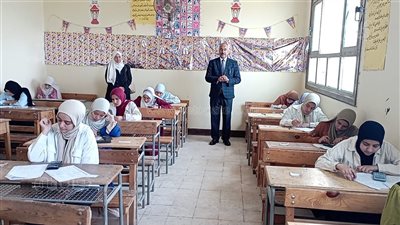 في يومها الثاني، وكيل وزارة التعليم ببني سويف يتابع امتحانات النقل بمدارس دنديل
