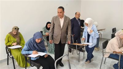 رئيس جامعة العريش خلال تفقد لجان الامتحانات ويؤكد توفير بيئة داعمة للطلاب