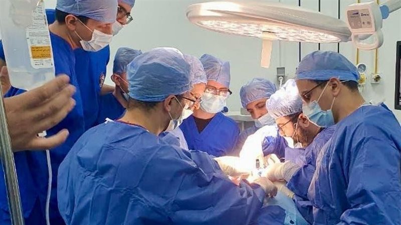 فريق طبي متكامل بالجراحات