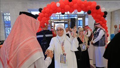 تفاصيل أوضاع حجاج الجمعيات الأهلية.. مشرف لكل 46 حاجًا.. تفاصيل خطة الرعاية.. غرفة عمليات تعمل 24 ساعة.. استعدادات مكثفة للتصعيد إلى عرفات.. وخدمات طبية ودينية متكاملة