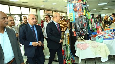 افتتاح معرض «عيد أضحى مبارك» للملابس الخيرية والمواد الغذائية بجامعة أسيوط