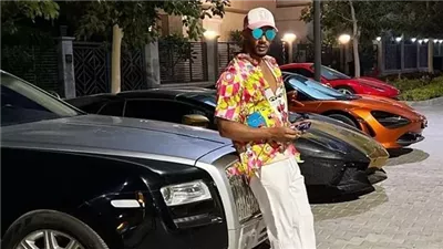 محمد رمضان يرد على جدل صوره أمام سياراته الفارهة