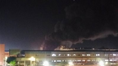 حريق ضخم في مصنع ببرج العرب والحماية المدنية تكثف جهودها للسيطرة (صور)