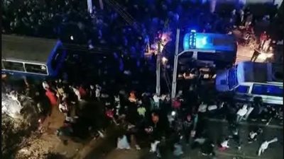 تجمهر أهالي ضحايا موقف أبنوب في أسيوط أمام المستشفى المركزي (فيديو)