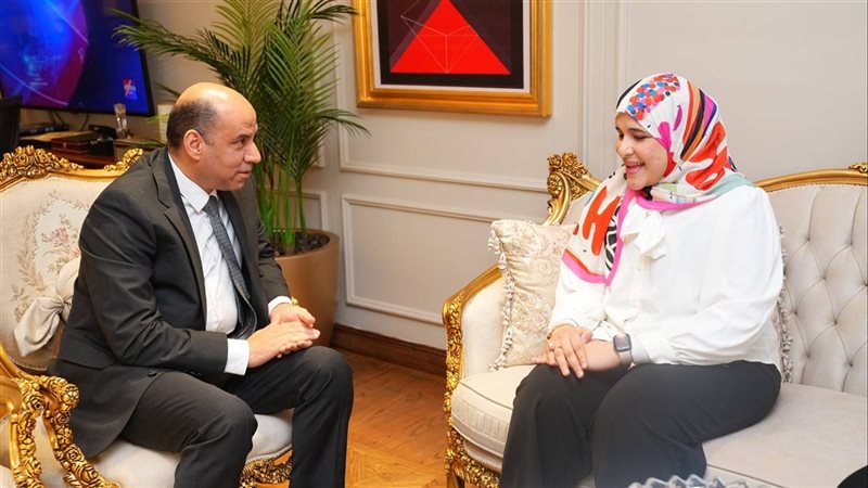  وزير العمل يستجيب