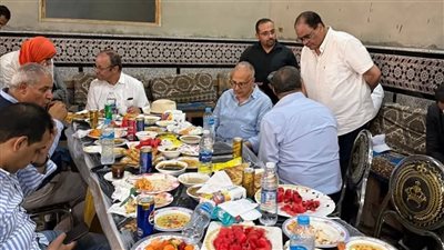 “فطير ومش وجبنة قديمة”، أهالي قوص عزموا وزير الري على الغداء (صور)