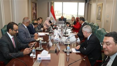 وزير الكهرباء يلتقي وفد البنك الدولي لمناقشة زيادة الاعتماد على الطاقات المتجددة