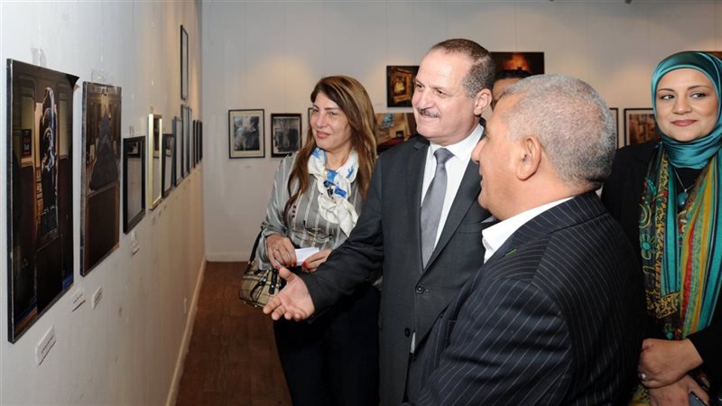 افتتاح معرض عدسة