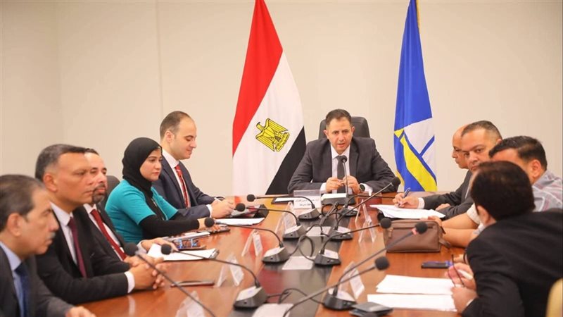 اجتماع محافظ دمياط