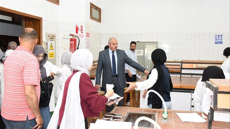 رئيس جامعة القناة