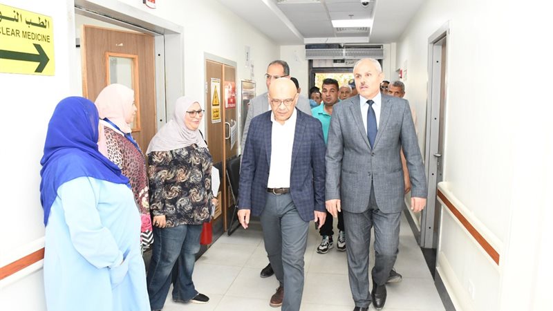 جولة رئيس جامعة قناة