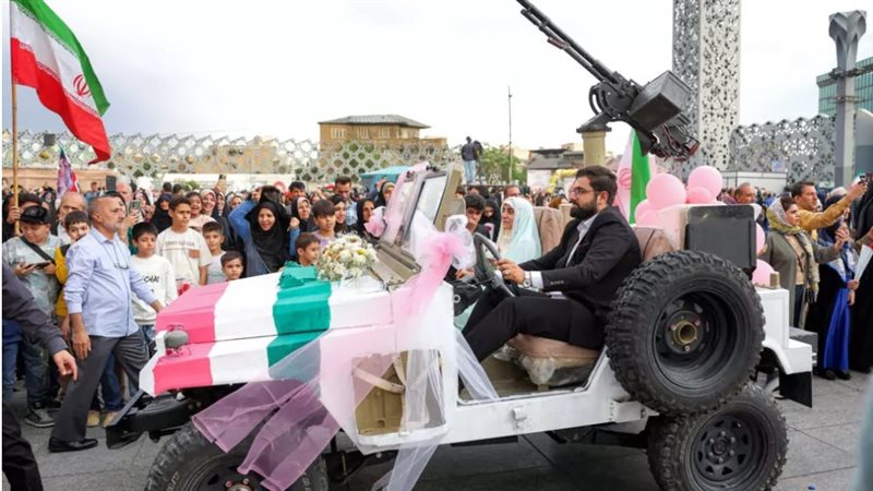 زفاف جماعي لإيرانيين