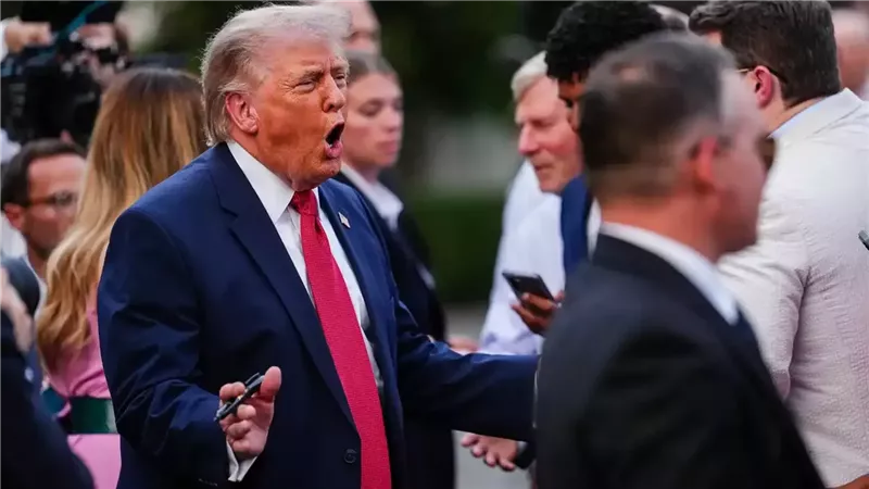 الرئيس الأمريكي دونالد