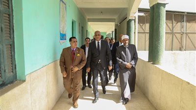 محافظ كفر الشيخ يتفقد امتحانات الشهادة الإعدادية الأزهرية (صور)