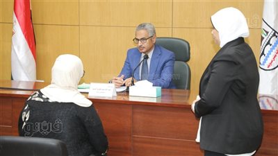محافظ بني سويف يوجه بصرف مساعدات عاجلة لأرملة وسيدة غارمة