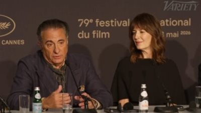 دموع آندي جارسيا تسيطر على “كان”، ويعلق: فيلم الماس يخرج للنور بعد عقدين من الانتظار (فيديو)