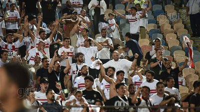 جماهير الزمالك للاعبين: استرجل حارب الدوري في ميت عقبة (فيديو وصور)