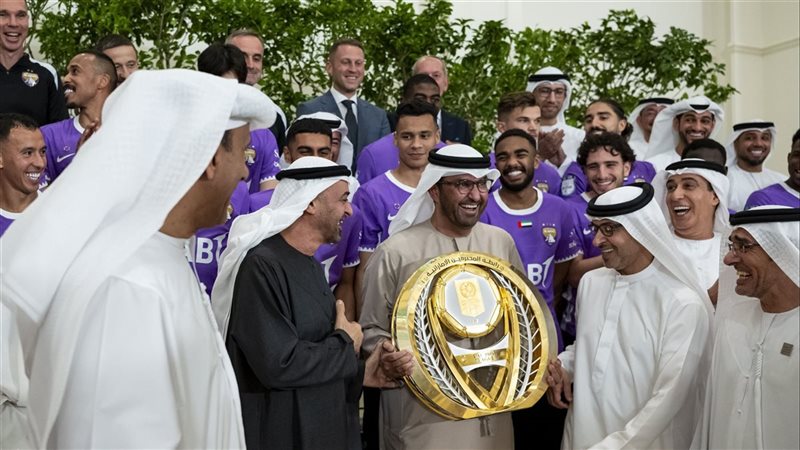  محمد بن زايد يستقبل