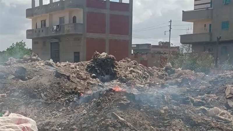 تراكم القمامة بدمنهور
